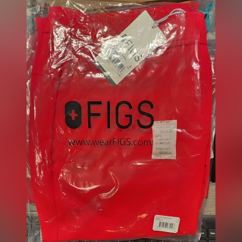 Figs pop red medium scrub pants